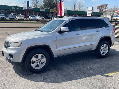 Used 2013 Jeep Grand Cherokee Laredo image 3