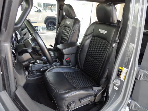 Used 2021 Jeep Wrangler 4WD Unlimited Sahara image 19