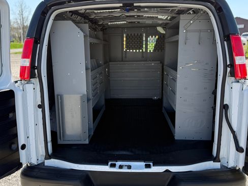 Used 2021 Chevrolet Express 3500 image 4