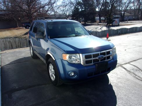 Used 2009 Ford Escape XLT image 2