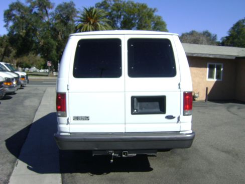 Used 2003 Ford E-350 and Econoline 350 Club Wagon image 7