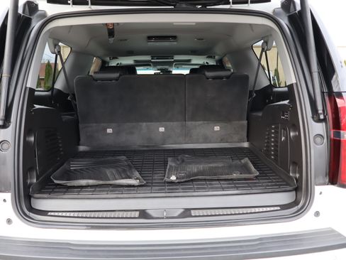 Used 2018 Chevrolet Suburban Premier image 12