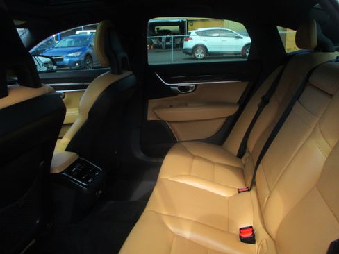 Used 2017 Volvo S90 T5 Momentum Sedan 4D FWD image 11