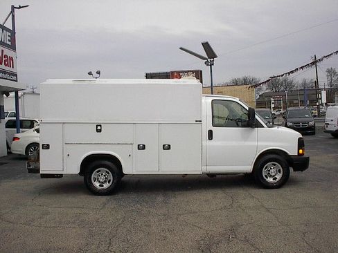 Used 2016 Chevrolet Express 3500 image 3