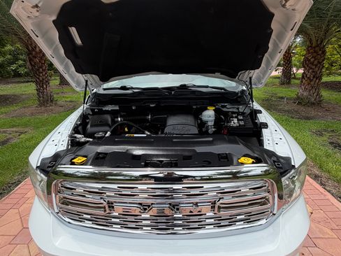 Used 2021 RAM 1500 4x4 Crew Cab Classic SLT image 15