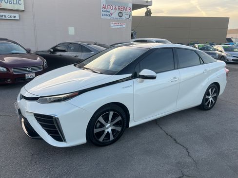 Used 2019 Toyota Mirai image 1
