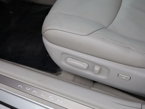 Used 2011 Toyota Avalon Limited image 17