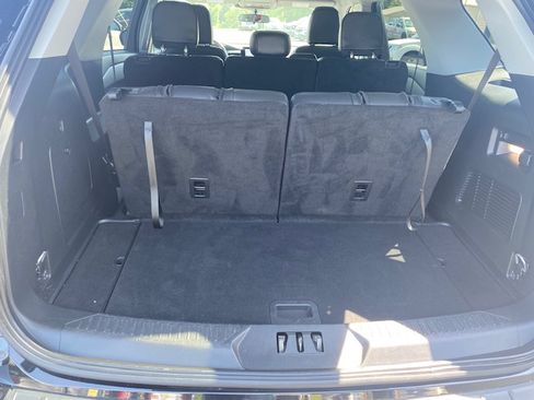 Used 2024 Ford Explorer 4WD XLT image 19