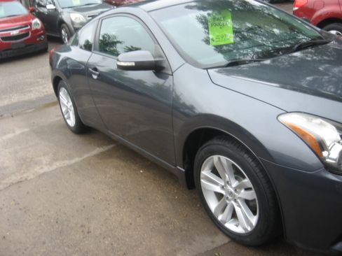 Used 2011 Nissan Altima 2.5 S Coupe FWD image 3
