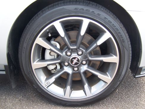 Used 2011 Ford Mustang GT Premium image 11