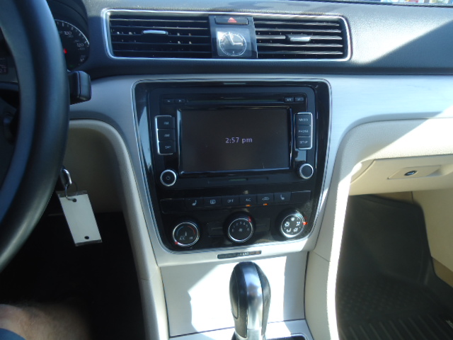 Used 2013 Volkswagen Passat TDI SE FWD image 15
