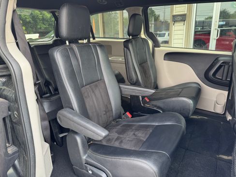 Used 2020 Dodge Grand Caravan SXT FWD image 18