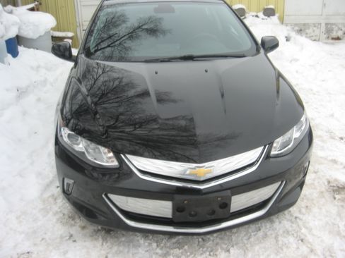Used 2017 Chevrolet Volt LT image 2