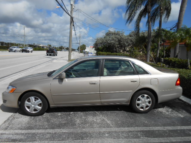 Used 2001 Toyota Avalon XL FWD image 2