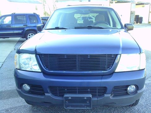 Used 2003 Ford Explorer XLT image 2