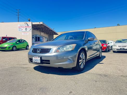 Used 2010 Honda Accord EX-L Sedan image 2
