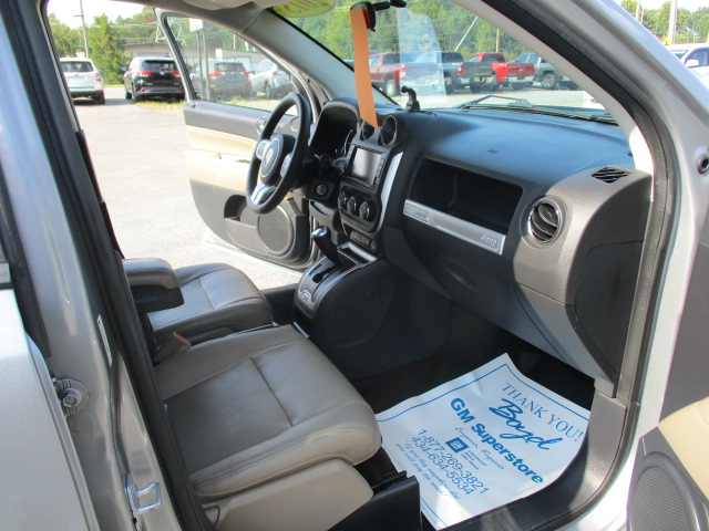 Used 2015 Jeep Compass 4WD Latitude image 29