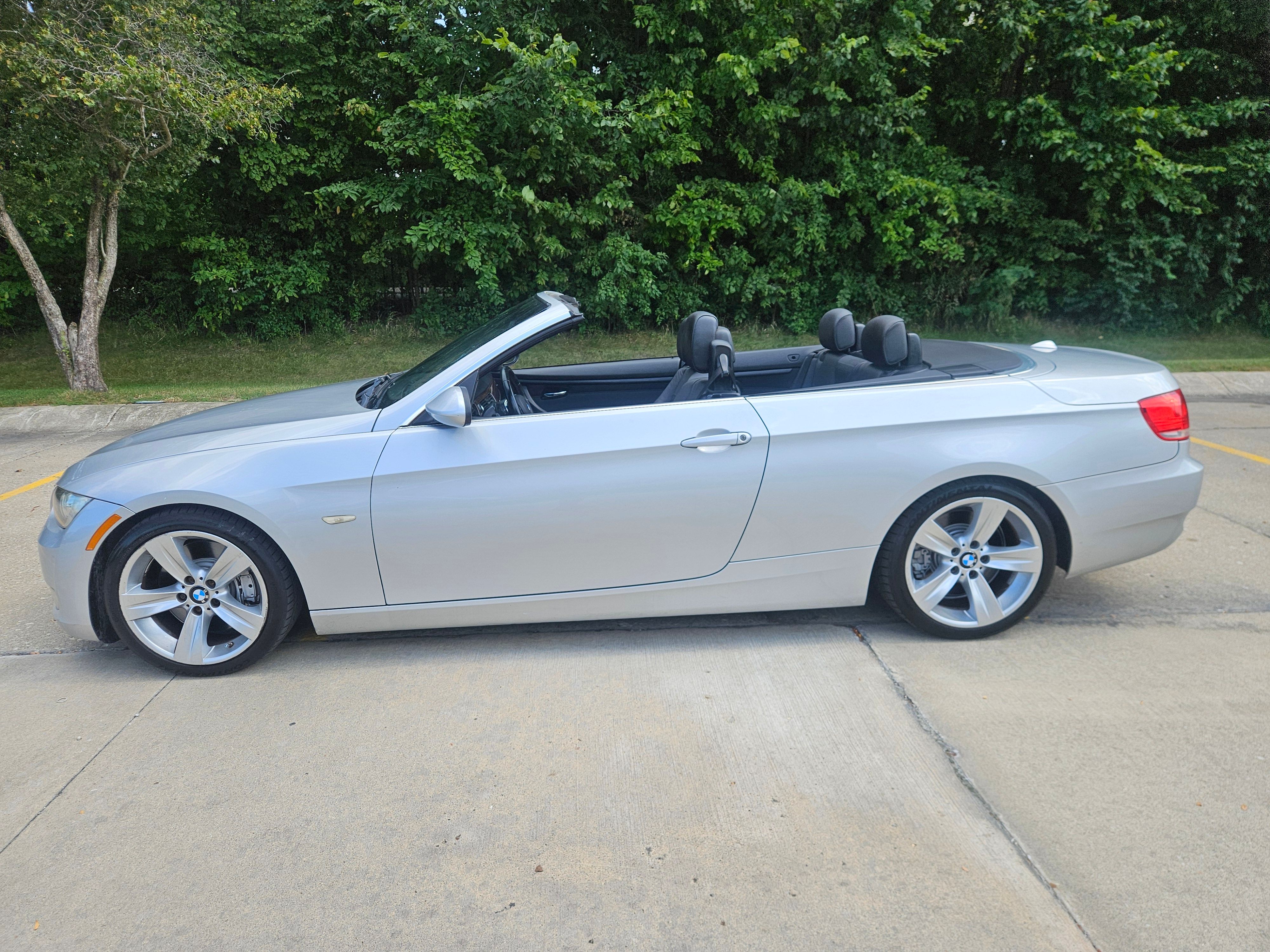 Used 2009 BMW 335i Convertible RWD image 2