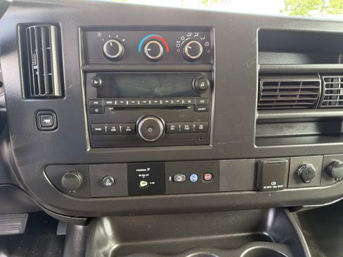 Used 2019 Chevrolet Express 3500 UNAVAIL RWD image 16