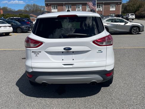 Used 2016 Ford Escape 4WD SE image 2