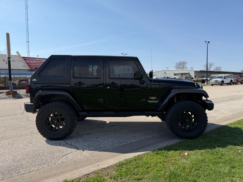 Used 2014 Jeep Wrangler Unlimited Sahara image 6