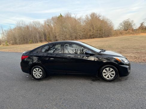 Used 2016 Hyundai Accent SE image 10