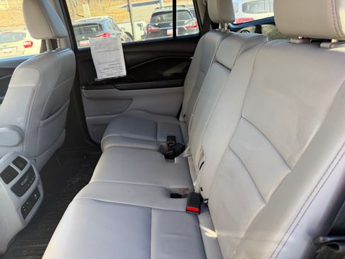 Used 2017 Honda Pilot Touring image 11