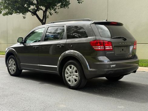Used 2016 Dodge Journey SE image 3