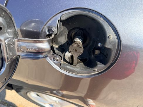 Used 2015 Honda Civic Natural Gas Sedan image 17