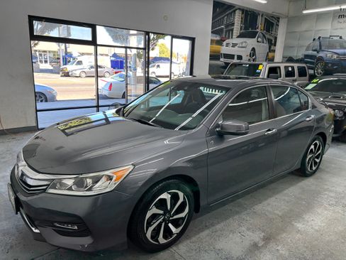 Used 2017 Honda Accord EX image 10