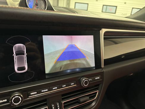 Used 2020 Porsche Macan image 30