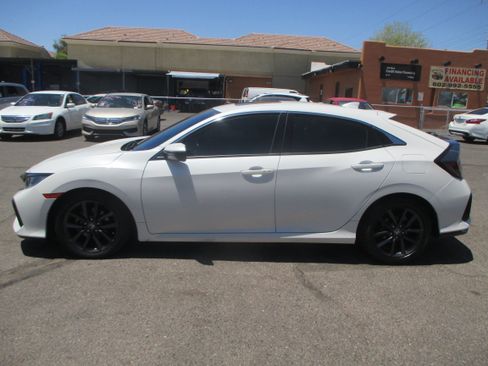 Used 2020 Honda Civic EX Hatchback image 2