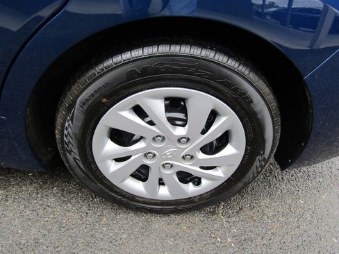 Used 2020 Hyundai Elantra SE Sedan FWD image 11