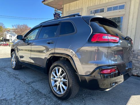 Used 2018 Jeep Cherokee Latitude image 3