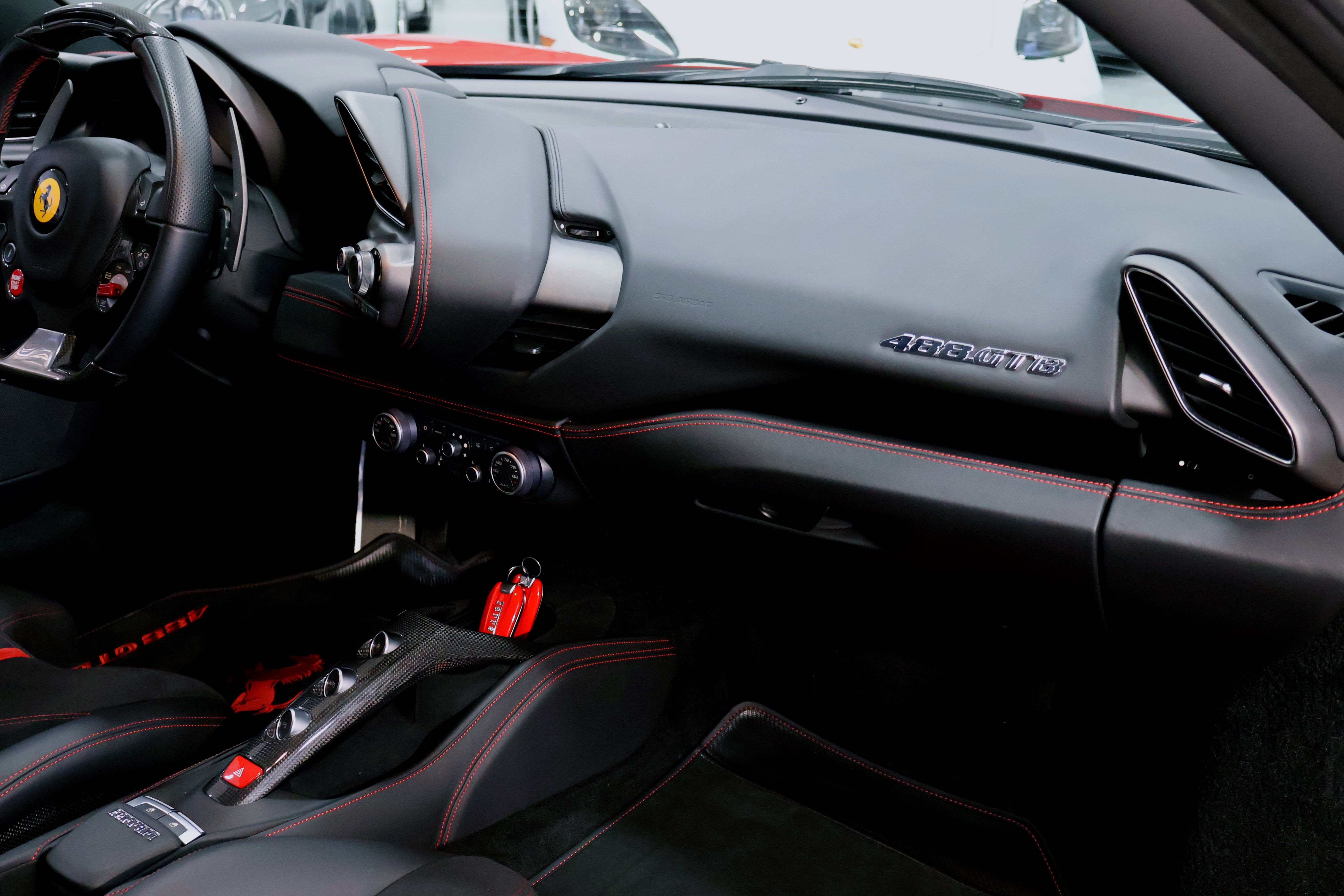 Used 2018 Ferrari 488 GTB RWD image 32