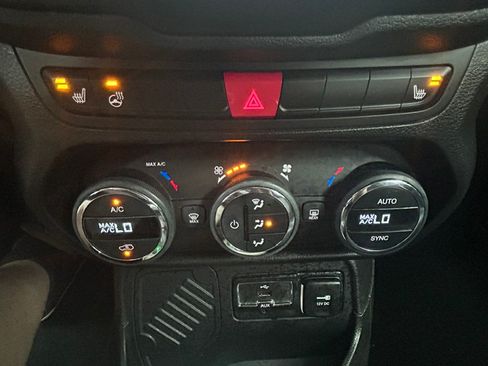 Used 2017 Jeep Renegade FWD Limited image 15