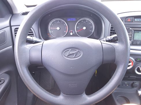 Used 2010 Hyundai Accent GS image 22
