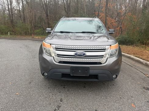Used 2014 Ford Explorer XLT image 6
