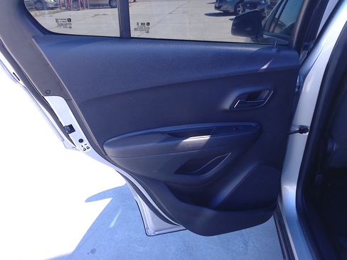 Used 2018 Chevrolet Trax LS image 10