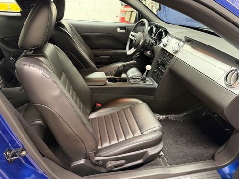 Used 2006 Ford Mustang GT Premium RWD image 25