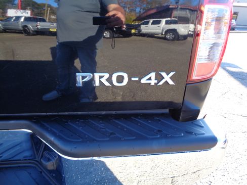 Used 2011 Nissan Frontier PRO-4X image 14