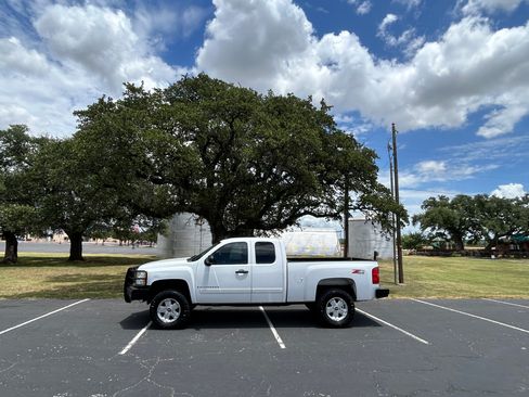 Used 2008 Chevrolet Silverado 1500 4x4 Extended Cab LTZ w/ Z71 image 5