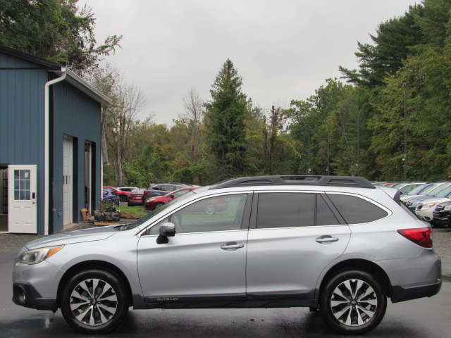 Used 2015 Subaru Outback 2.5i Limited AWD/4WD image 4