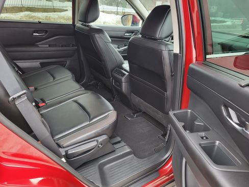 Used 2024 Nissan Pathfinder SL image 12