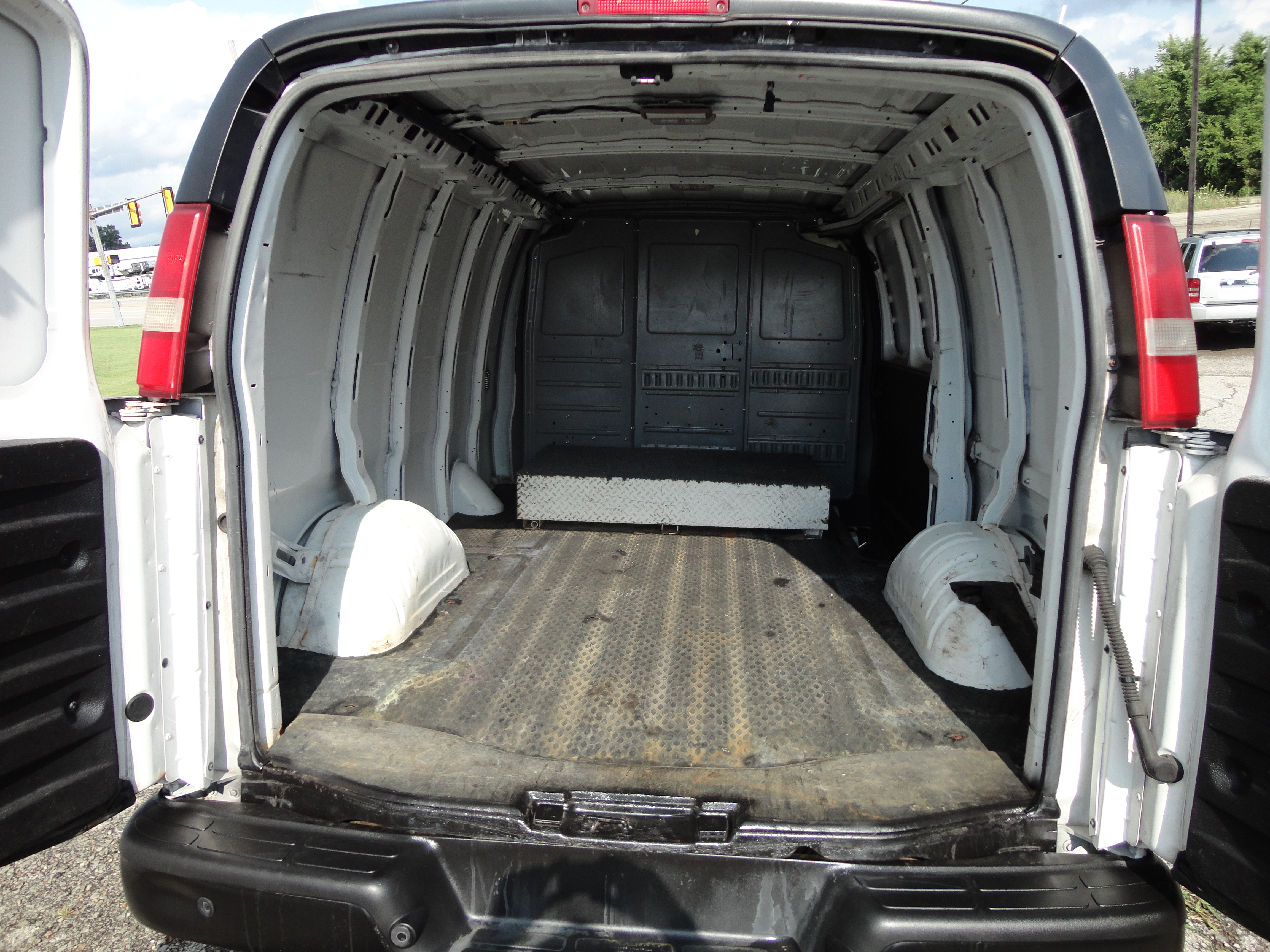 Used 2014 Chevrolet Express 2500 UNAVAIL RWD image 9