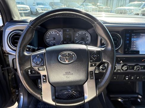 Used 2019 Toyota Tacoma TRD Sport image 15