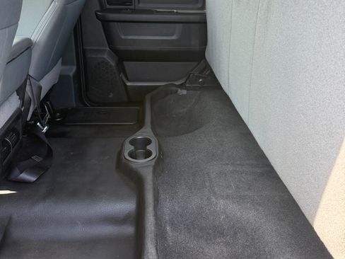 Used 2018 RAM 1500 4x4 Crew Cab ST image 17