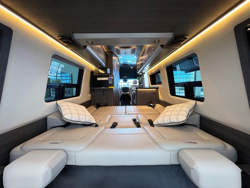 Used 2025 Mercedes-Benz Sprinter 3500 image 52