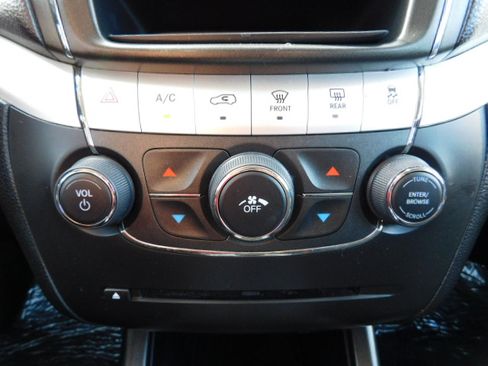 Used 2018 Dodge Journey SXT image 17