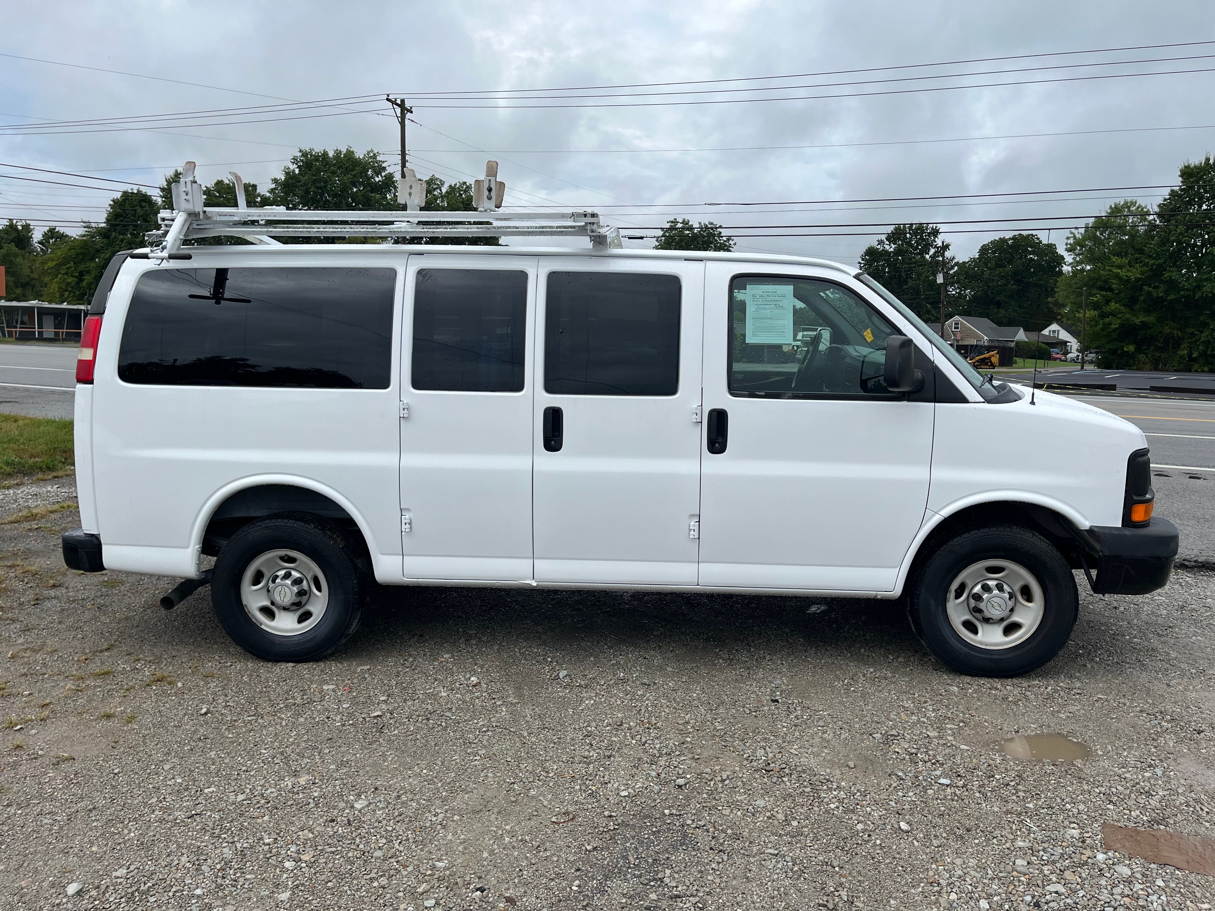 Used 2010 Chevrolet Express 2500 RWD image 20